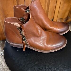 Gianni Bini Brown Leather Boots